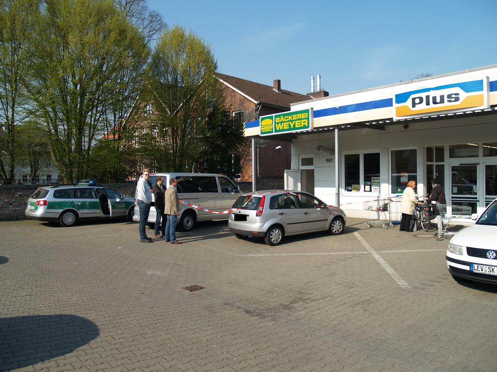 Messerstecherei Koeln Duennwald Berlinerstr P29.JPG